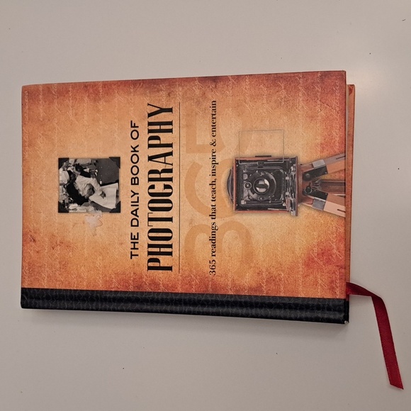 The Daily Book of Photography: 365 readings that teach, inspire & entertain - Picture 1 of 7